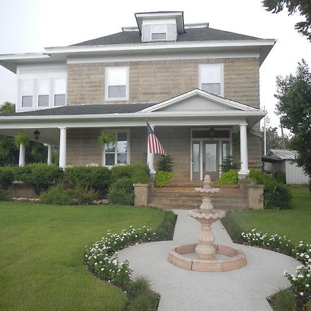Sandstone Street Bed And Breakfast Llano Exterior photo