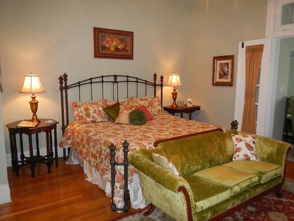 Sandstone Street Bed And Breakfast Llano Room photo