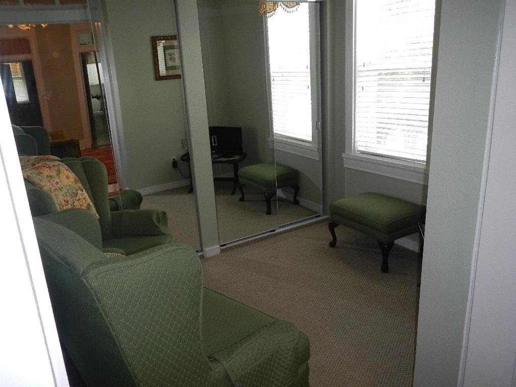 Sandstone Street Bed And Breakfast Llano Room photo