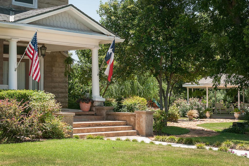 Sandstone Street Bed And Breakfast Llano Exterior photo