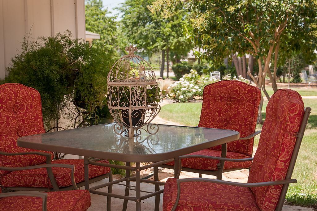 Sandstone Street Bed And Breakfast Llano Exterior photo