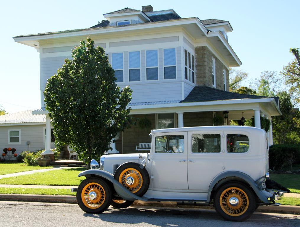 Sandstone Street Bed And Breakfast Llano Exterior photo